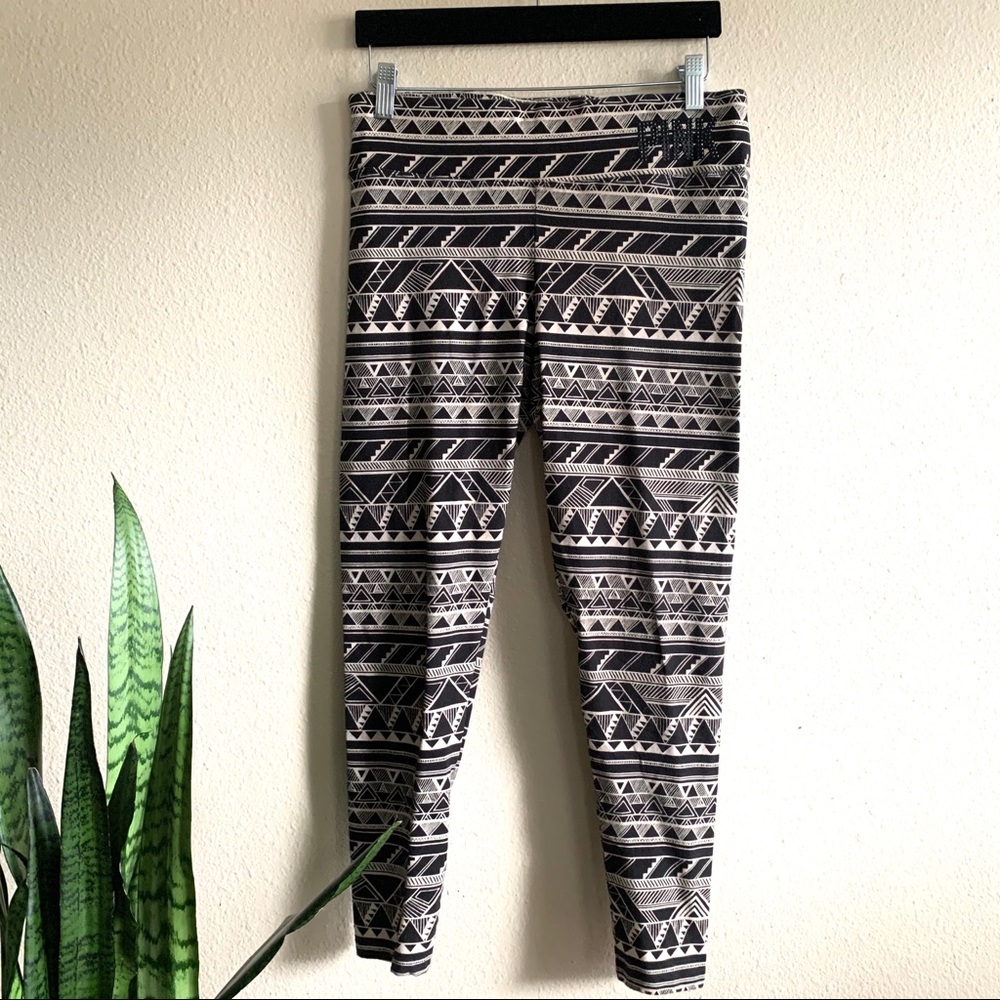 PINK Victoria’s Secret Geometric Leggings Medium